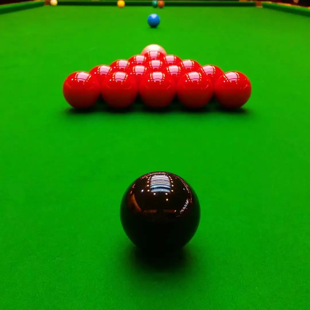 2023斯诺克英国公开赛延期资格赛：约翰·希金斯VS龙泽煌的巅峰对决与台球魅力